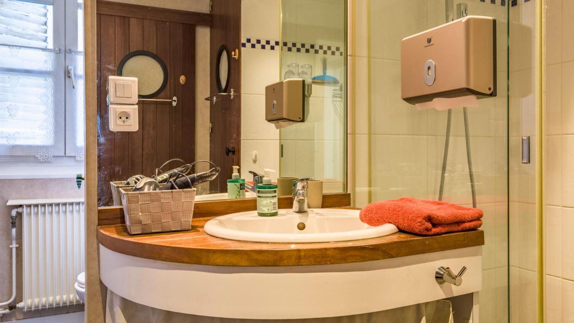 Privee Confort Charme Hypercentre Homestay *